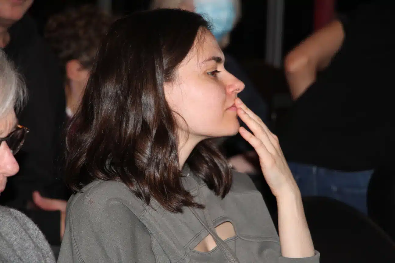 How to help ukrainian refugees in montreal? A pianist offers free music lessons!