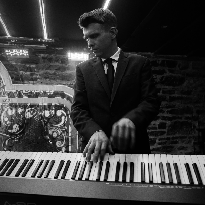 Isaac M. — Piano — photo 2