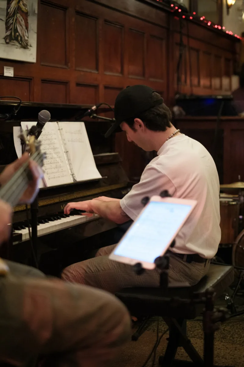 Alexandre A. — piano