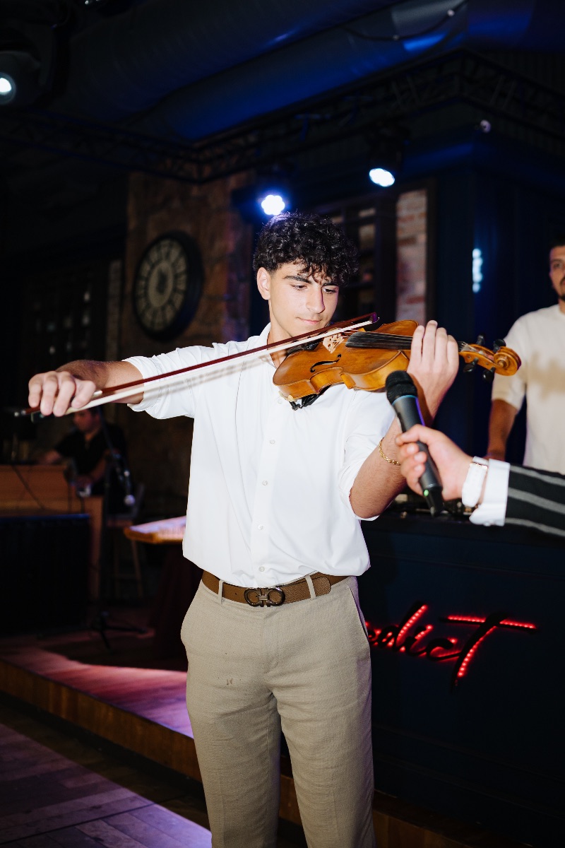 Azat V. — Violin