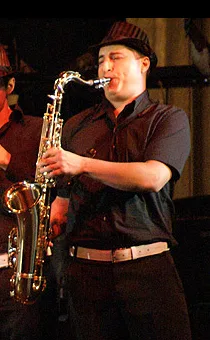 Luis B. — saxophone — photo 2