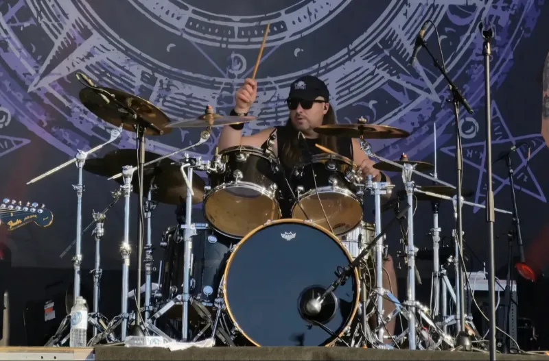 Philip E. — Drums