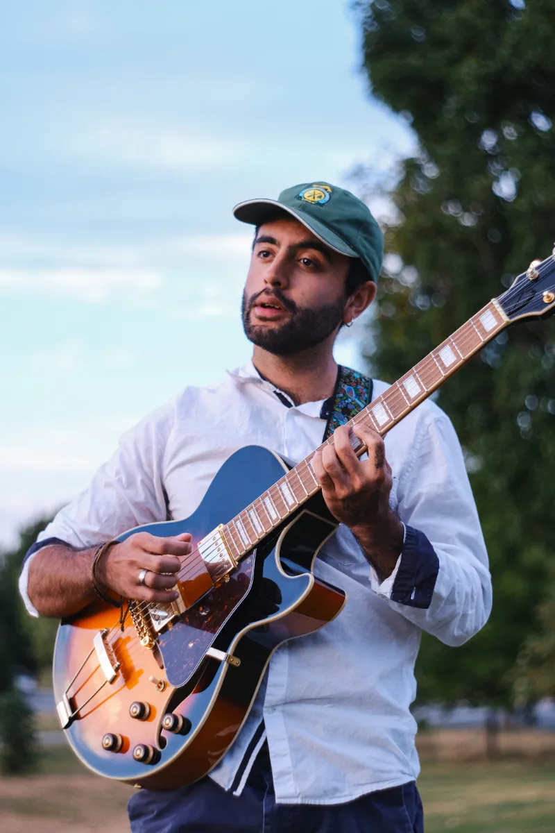 Omar V. — Guitar — photo 1