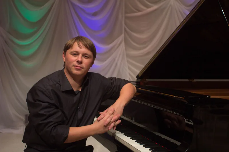 OLEKSANDR M. — Piano — photo 1
