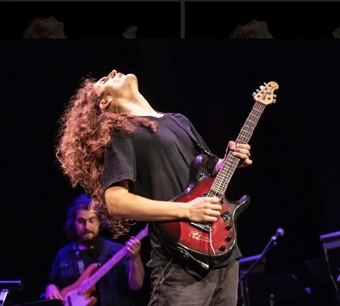 Manny B. — Guitar — photo 1