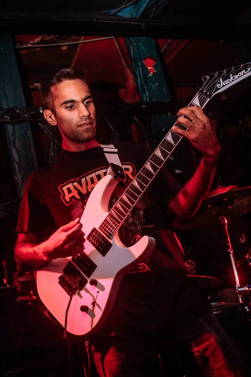 Eijaz L. — Guitar — photo 1