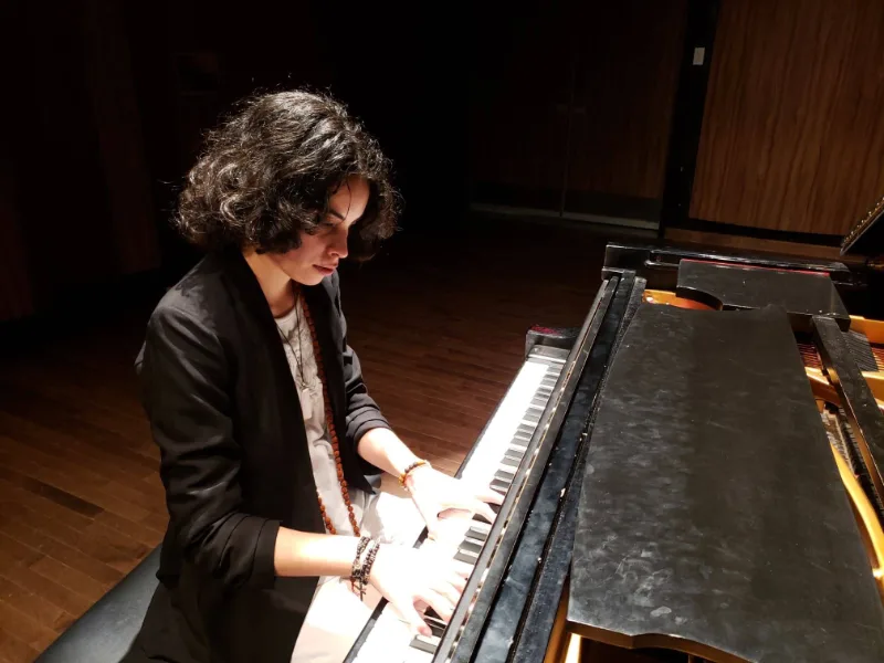 Valerie R. — Piano — photo 1