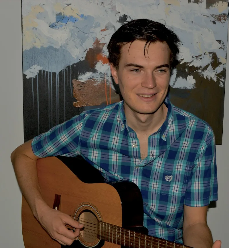 Flynn B. — Guitar — photo 1