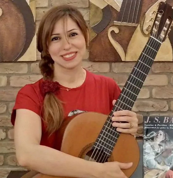 Golnar R. — Guitar — photo 1