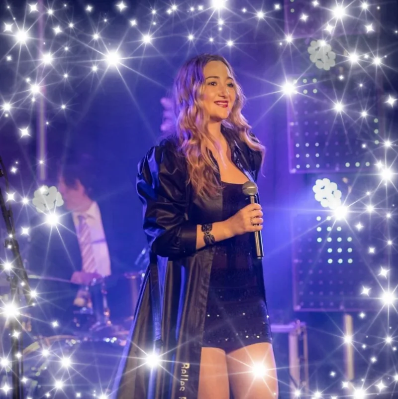 Catalina M. — Singing — photo 1