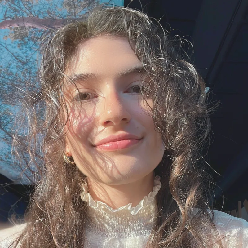 Myriam E. — Singing — photo 1