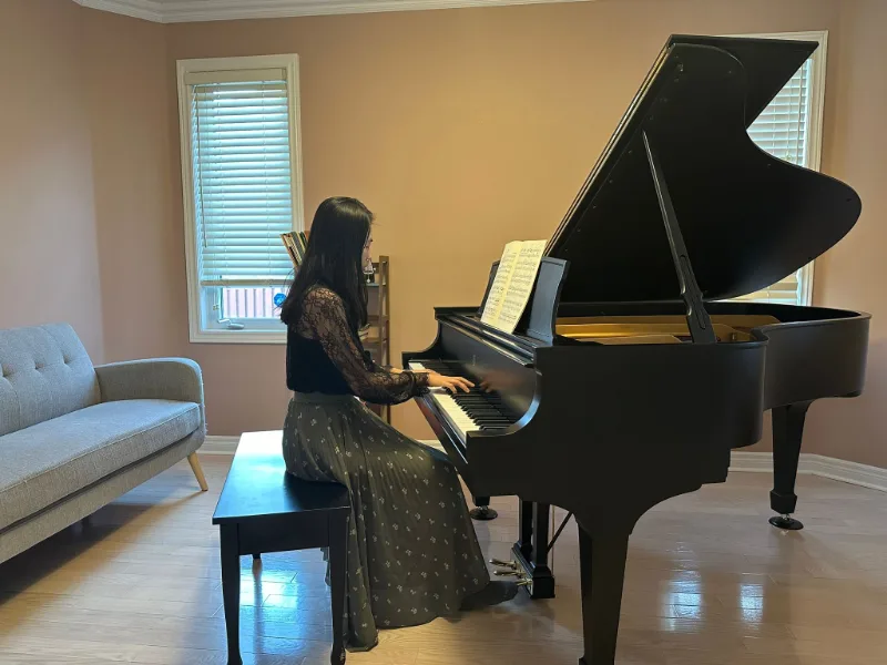 Laura L. — Piano — photo 1