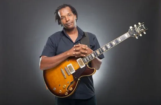 Maurice G. — Guitar — photo 1