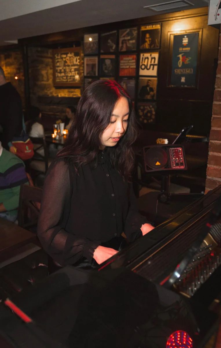Yiwei H. — piano — photo 2