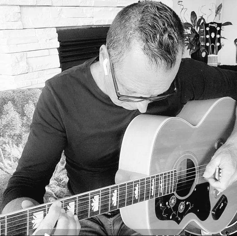 Yves S. — guitare — photo 2