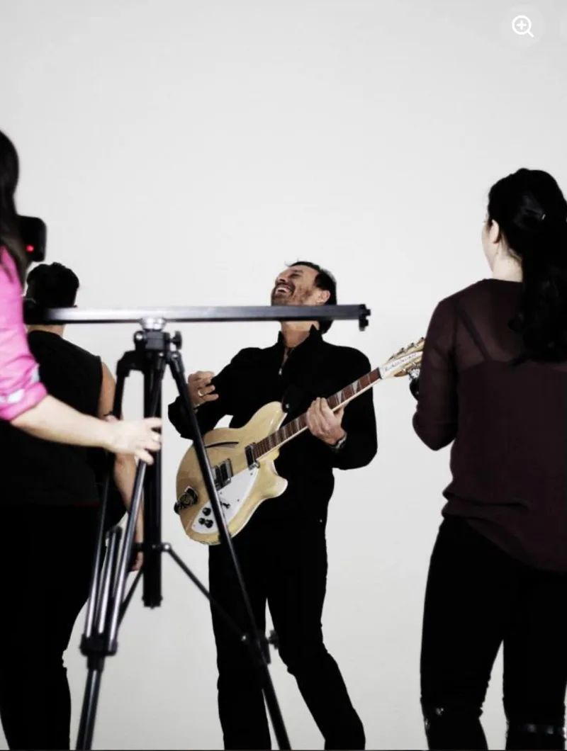 Carlos L. — Guitar — photo 2
